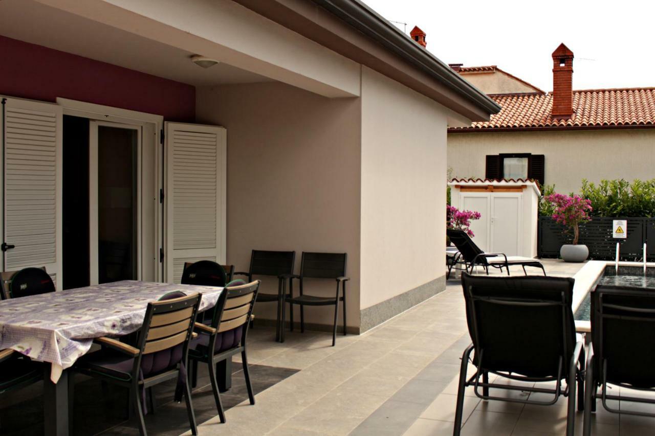 Holiday House Veli Vrh Pula Exterior foto